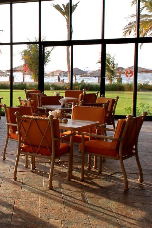Lou'Lou'A Beach Resort Sharjah Bagian luar foto