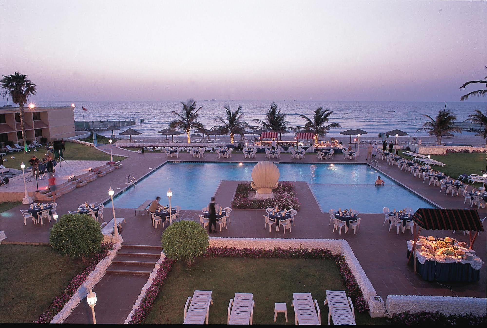 Lou'Lou'A Beach Resort Sharjah Bagian luar foto